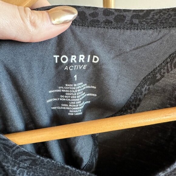 Torrid Active Cutout Animal Print T-Shirt โ Zebra Print โ Size 1X - Picture 2 of 5